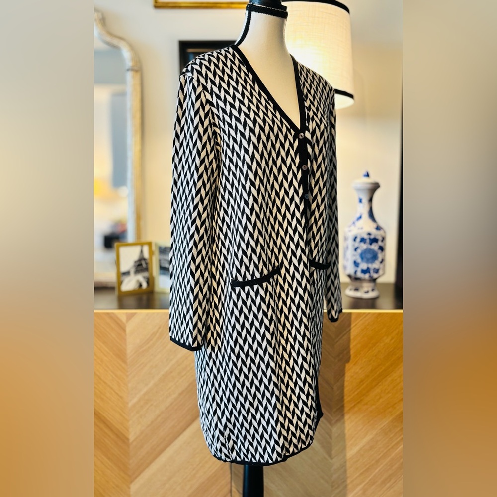 Black and White Chevron Cardigan XL - Picture 5 of 10